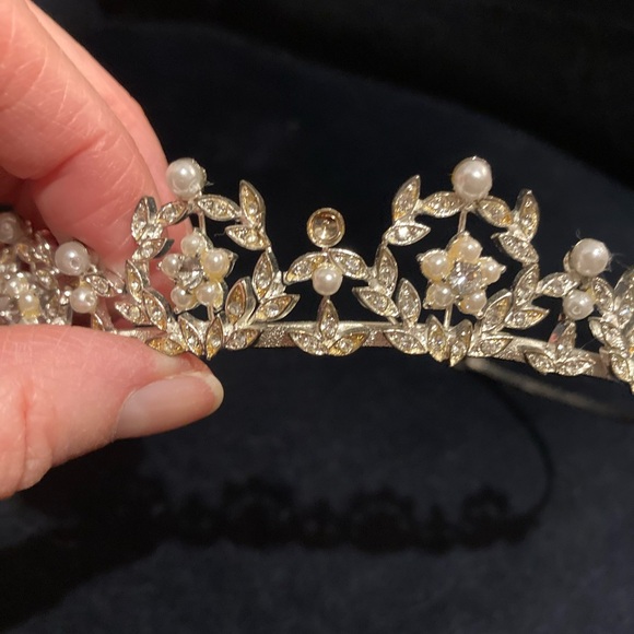 Bridal tiara - Picture 4 of 6